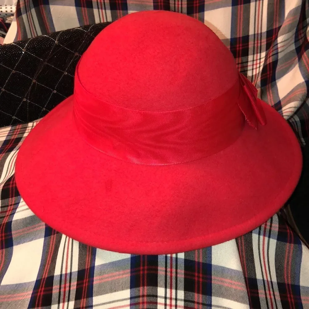 Betmar Retro Vintage 1920s Wool Vibrant Red Ladies Bow Feather & Pin Hat - Picture 2 of 16